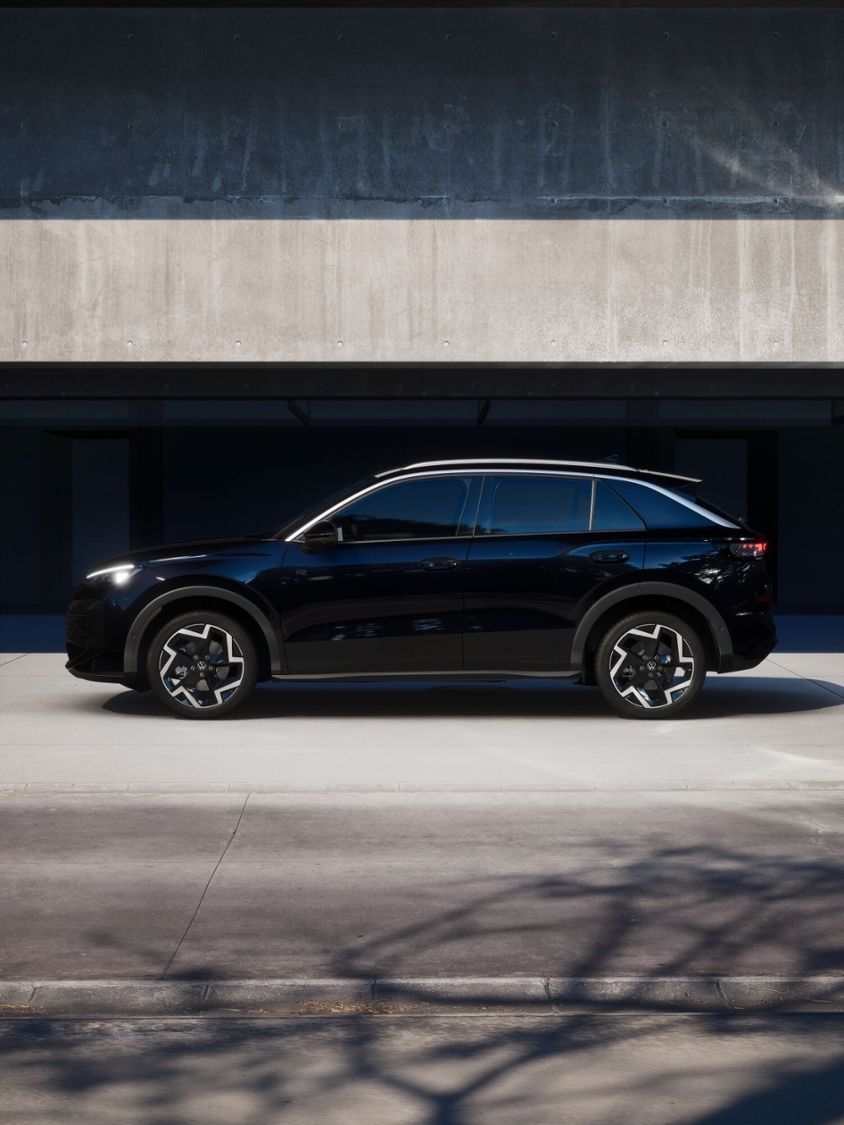 Fahrzeugabbildung Volkswagen T-Roc 1.5 eTSI R-Line *Panorama, Ganzjahresreife