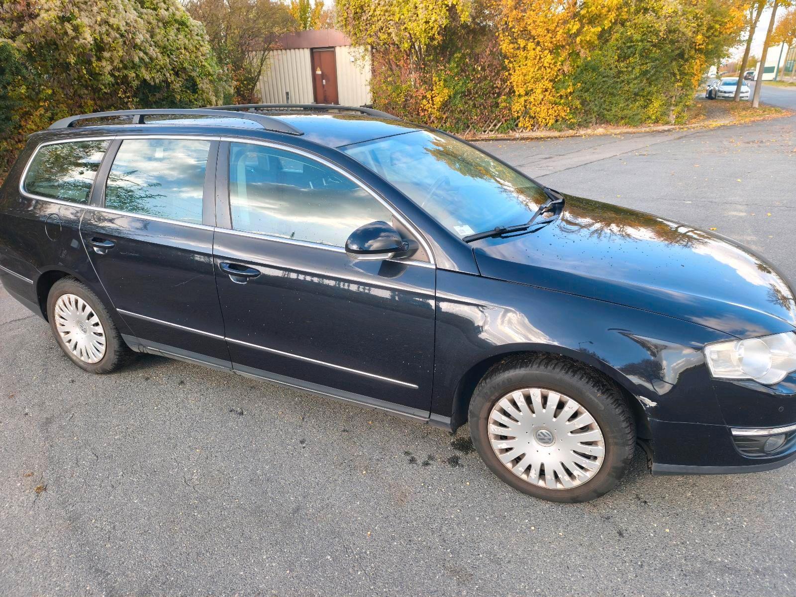 Volkswagen Passat 2010 — interior