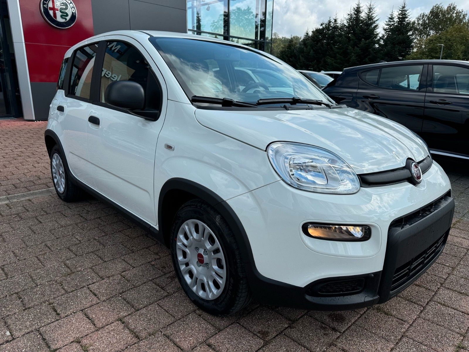 Fahrzeugabbildung Fiat Panda MY24 HYBRID 1.0 GS KLIMA WEISS