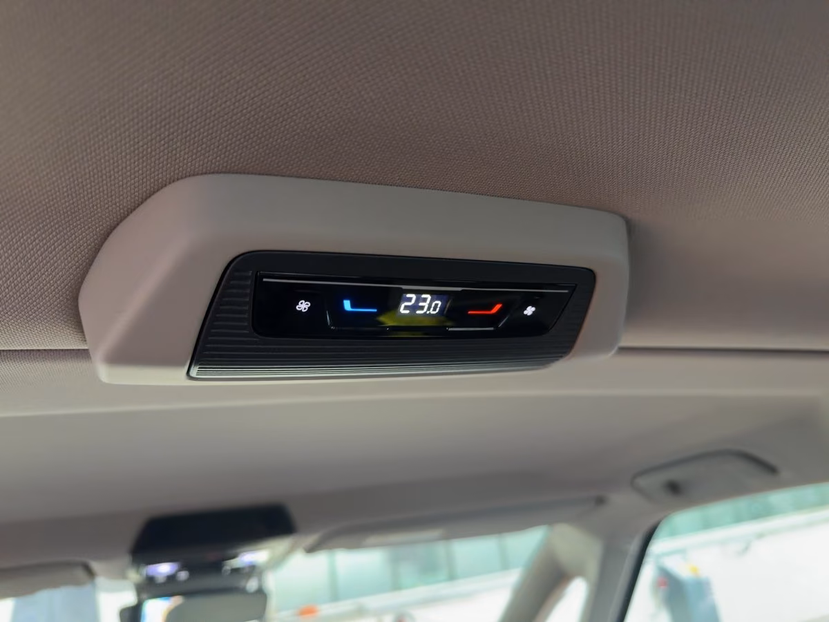 Volkswagen Multivan 7SITZER+MATRIX+APP+AHK+VIRT+LED+NAVI+PD