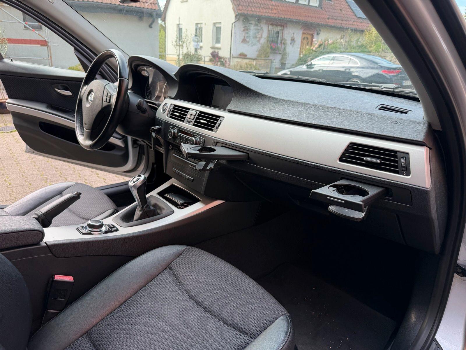 BMW 318 2010 — photo 8