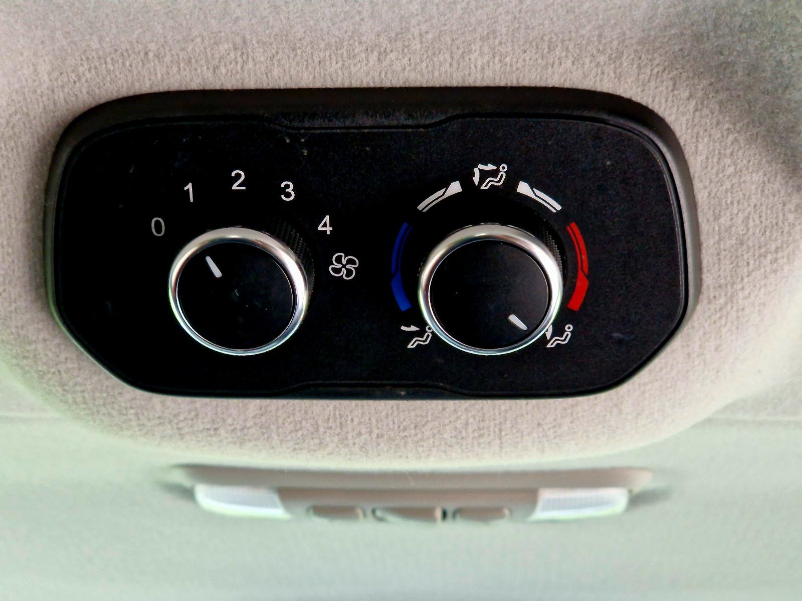 Ford Transit Custom Kombi 320 L1 (9-Sitzer, 2x Klima)