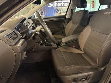 Fotografie des Skoda Superb Combi 2,0l TDI DSG Scout 4x4
