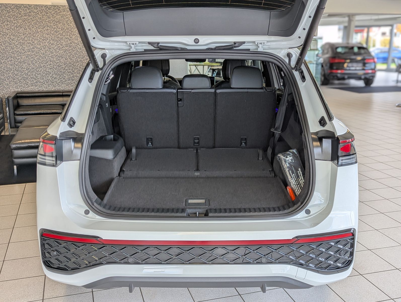 VW Tayron 2.0 R-Line Leder Launch Pano Black AHK 20 - Image 19