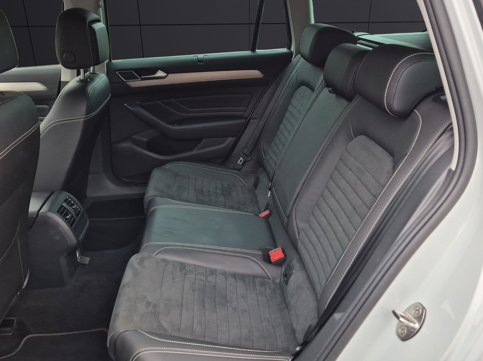 Fahrzeugabbildung Volkswagen Passat Variant TDI Elegance DSG Matrix Navi AID