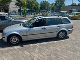 BMW E 46 318 I  Kombi in Silber - BMW 318: Kombi, 318i E46