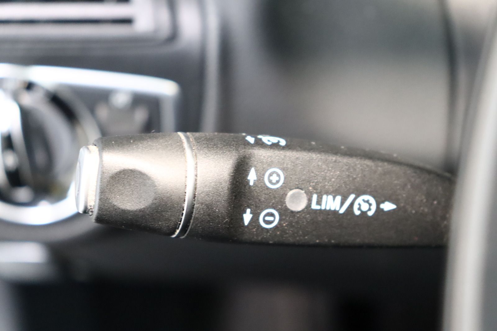 Fahrzeugabbildung Mercedes-Benz C 180 d * LED * SHZ