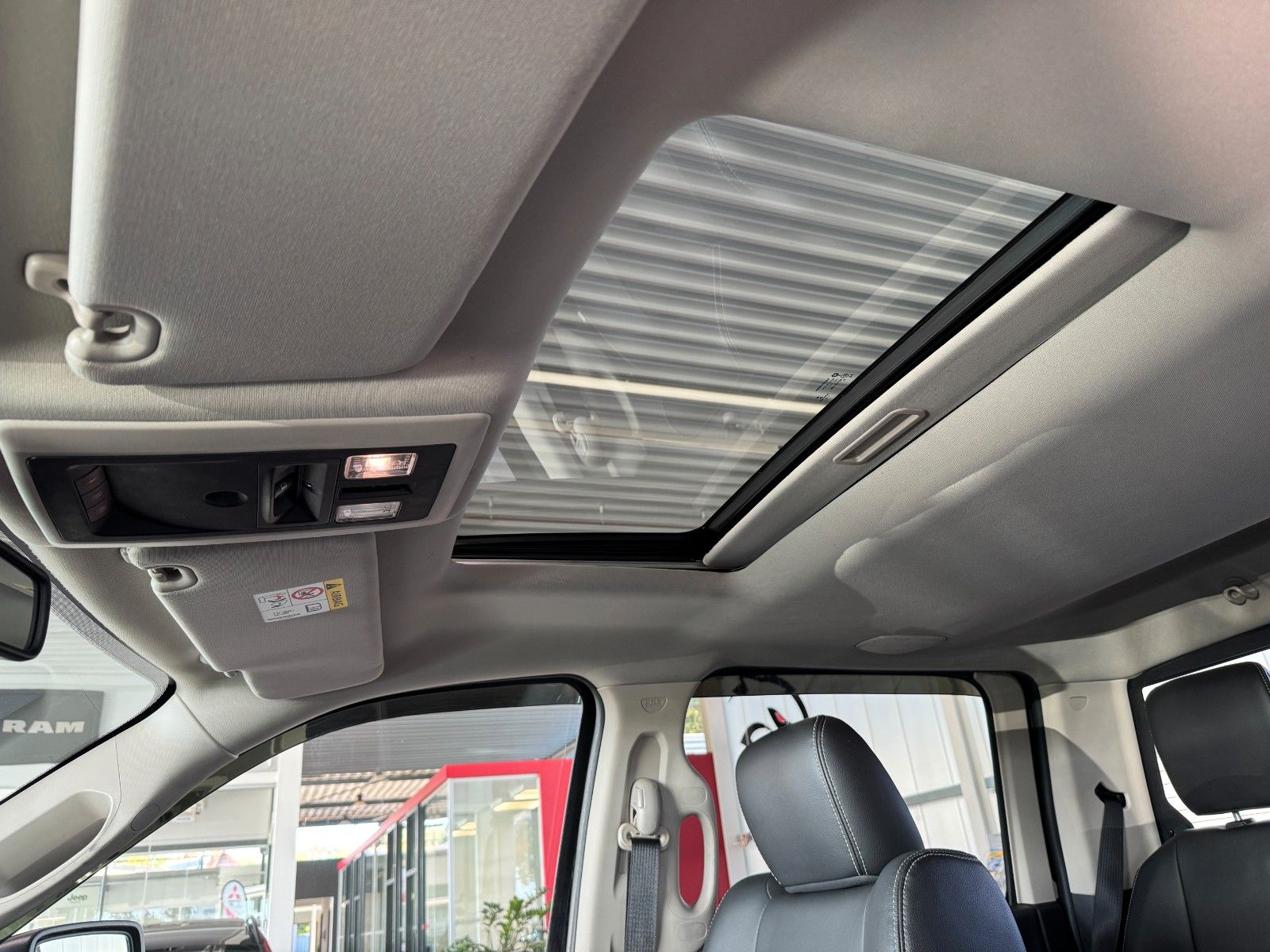 Fahrzeugabbildung Dodge RAM 5,7 Crew Cab Sport LPG 1Hand Deutsche EZ