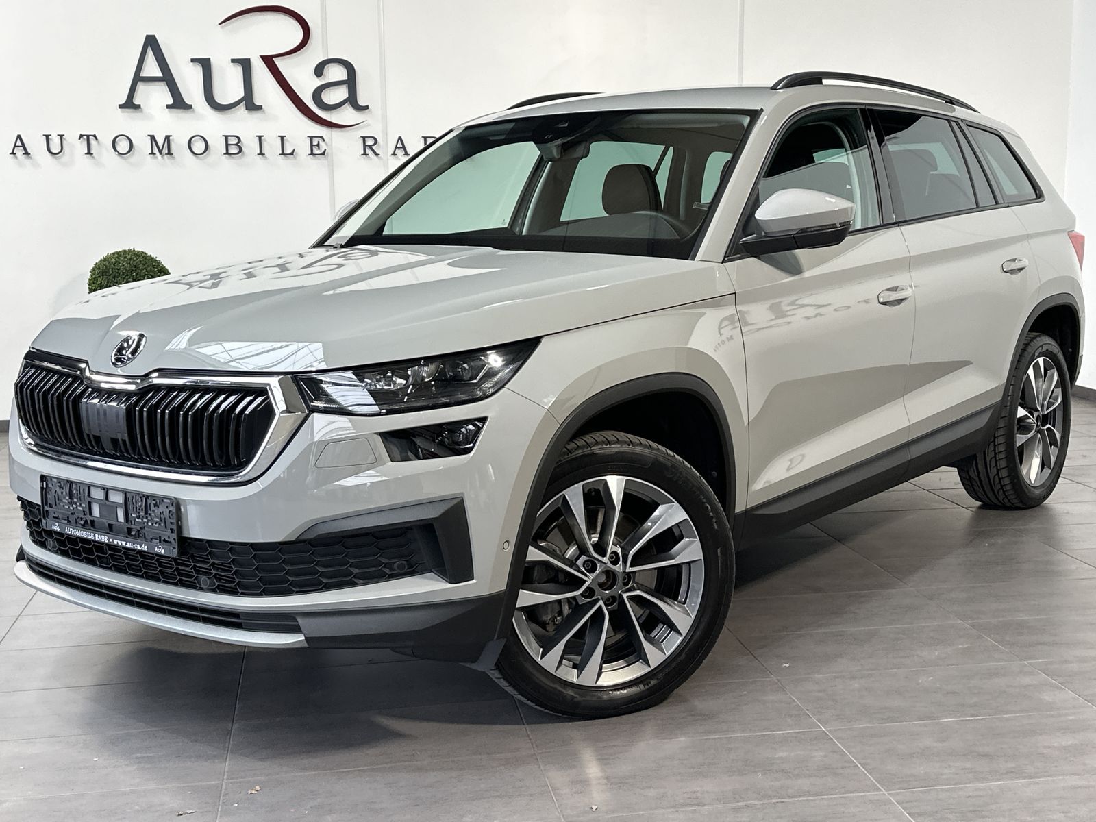 Fahrzeugabbildung SKODA Kodiaq 2.0 TDI DSG Tour 4x4 NAV+LED+AHK+19ZO+1HD