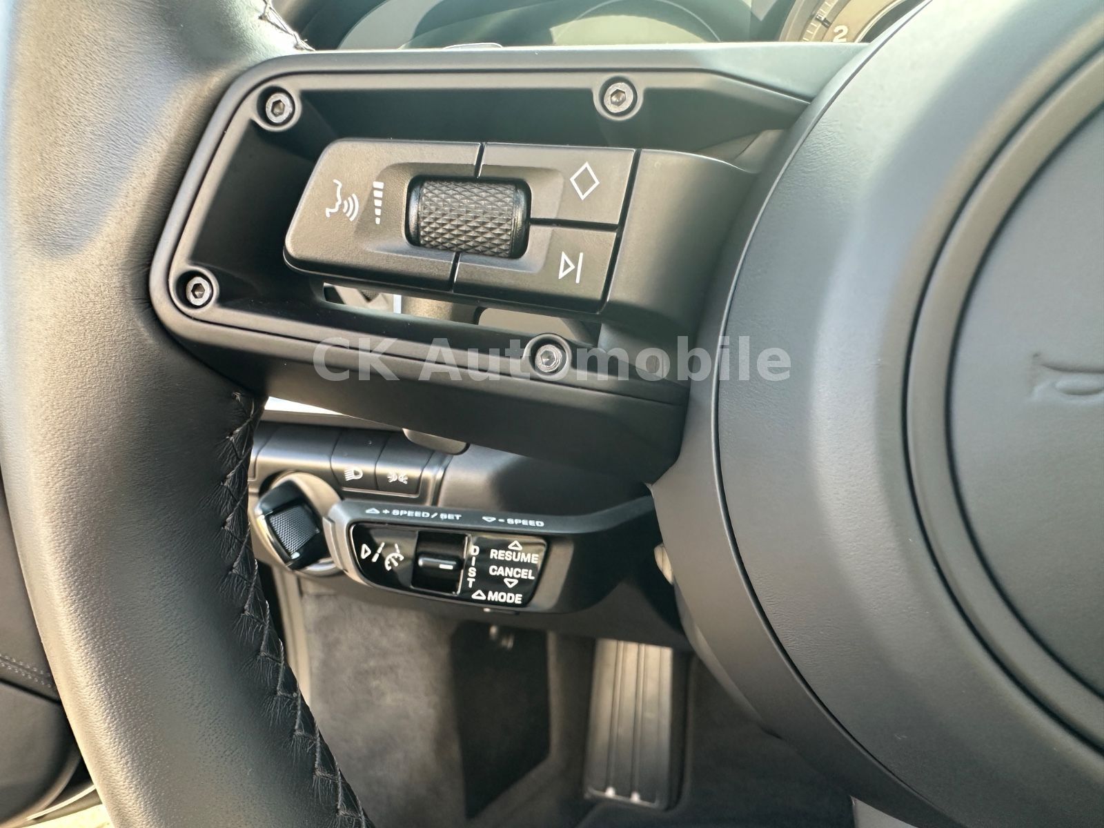 Fahrzeugabbildung Porsche 911 Turbo S Cabriolet Sport-Chrono/360°/ACC/LED