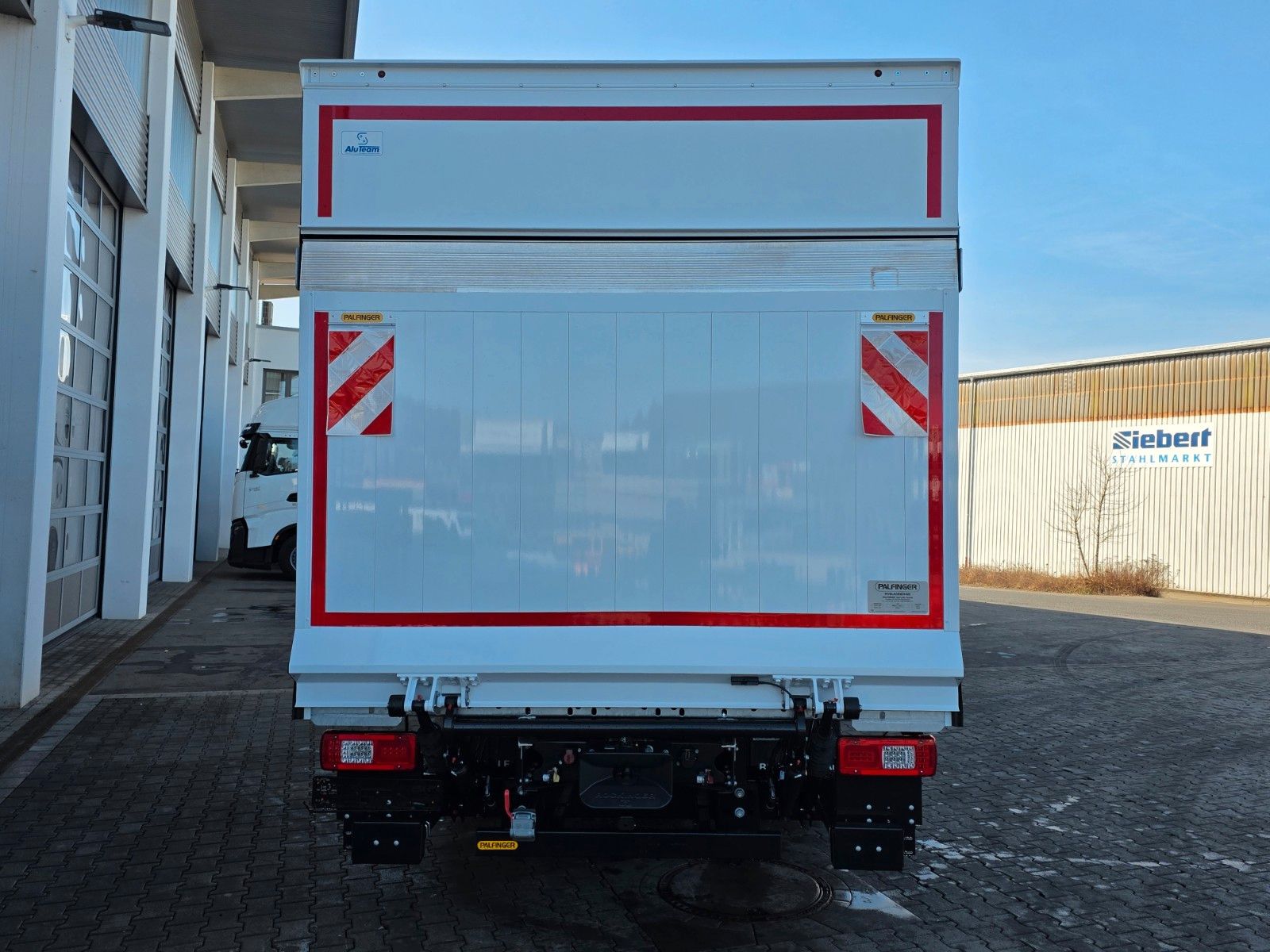 Fahrzeugabbildung Iveco Eurocargo 80E21 Koffer LBW