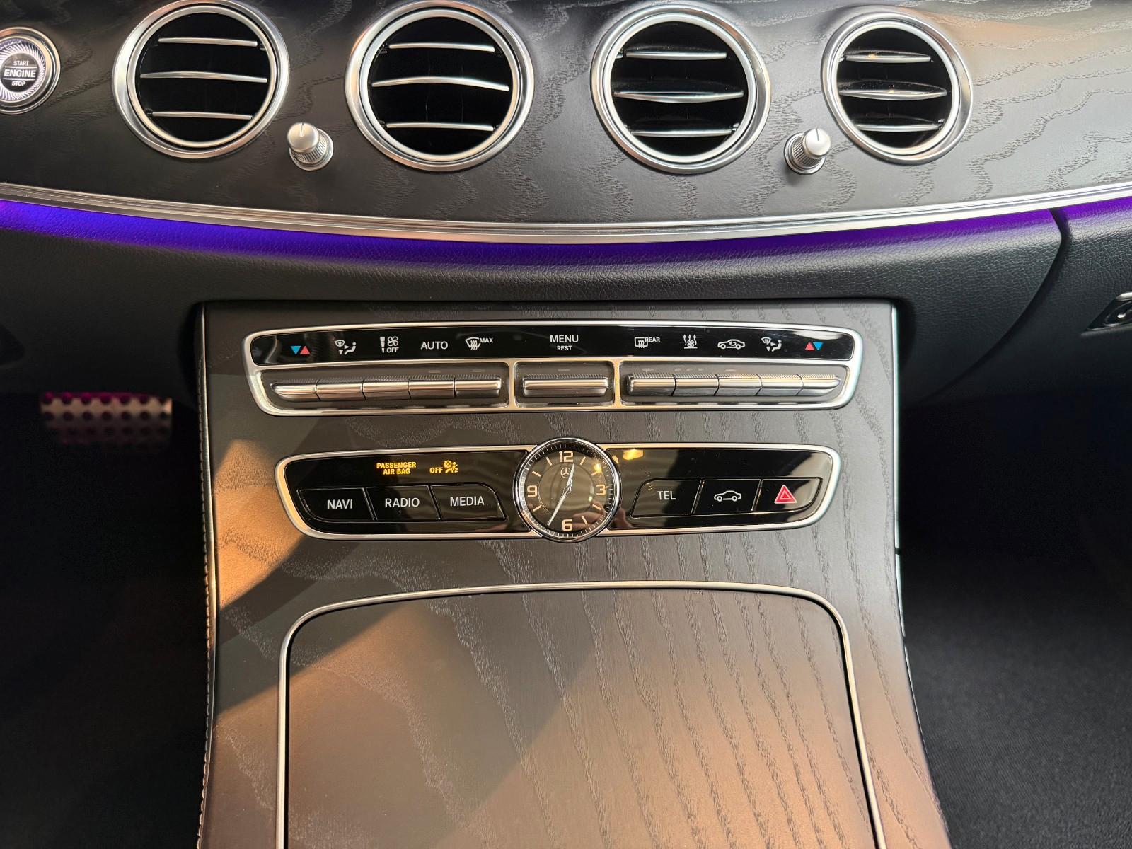 Mercedes-Benz E 220 d 4Matic T 9G  AMG Line *LED*Virtual*Navi*