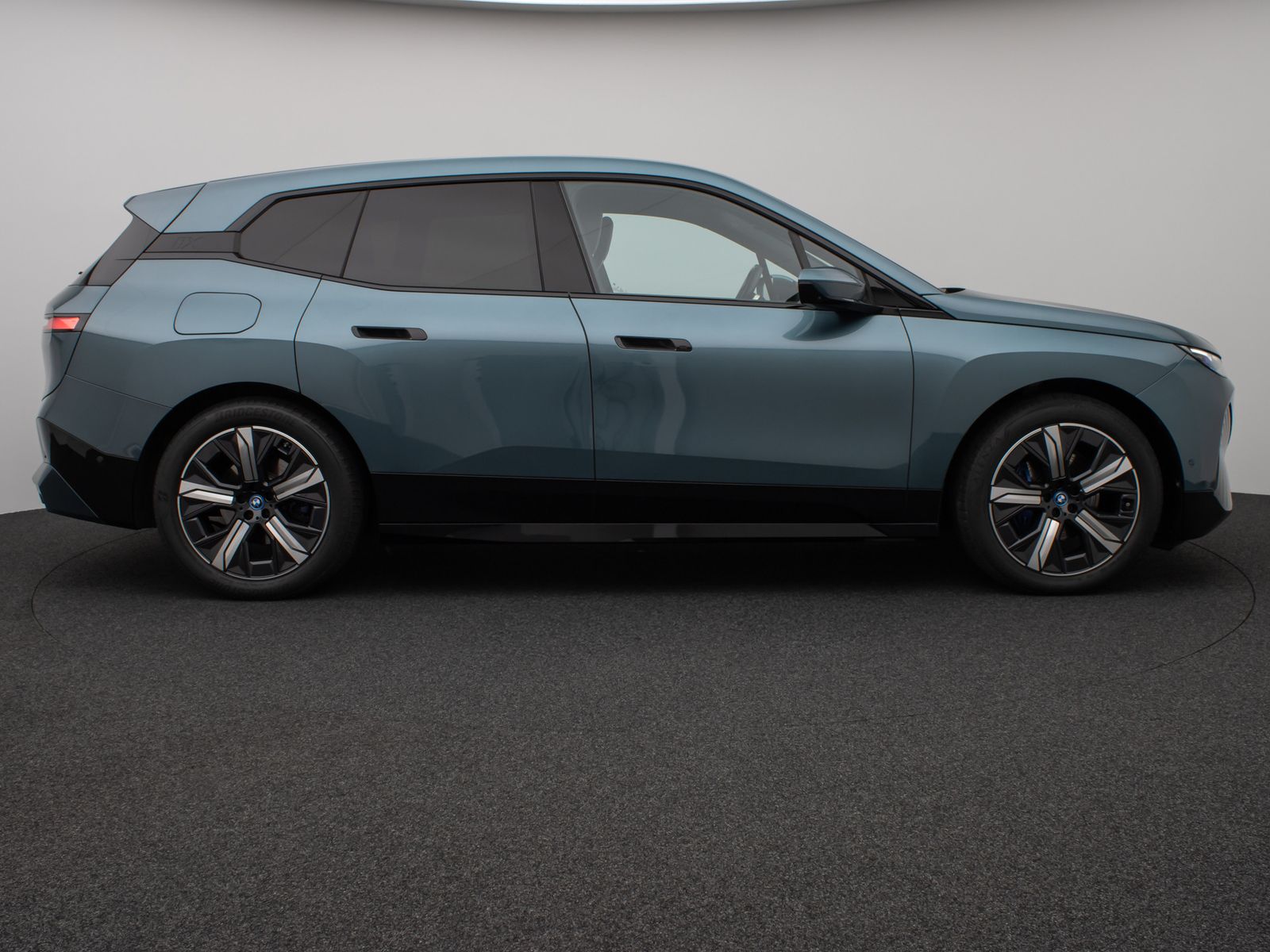 Fahrzeugabbildung BMW iX xD40 Sport Panorama 360° Laser DAB H/K 21Zoll