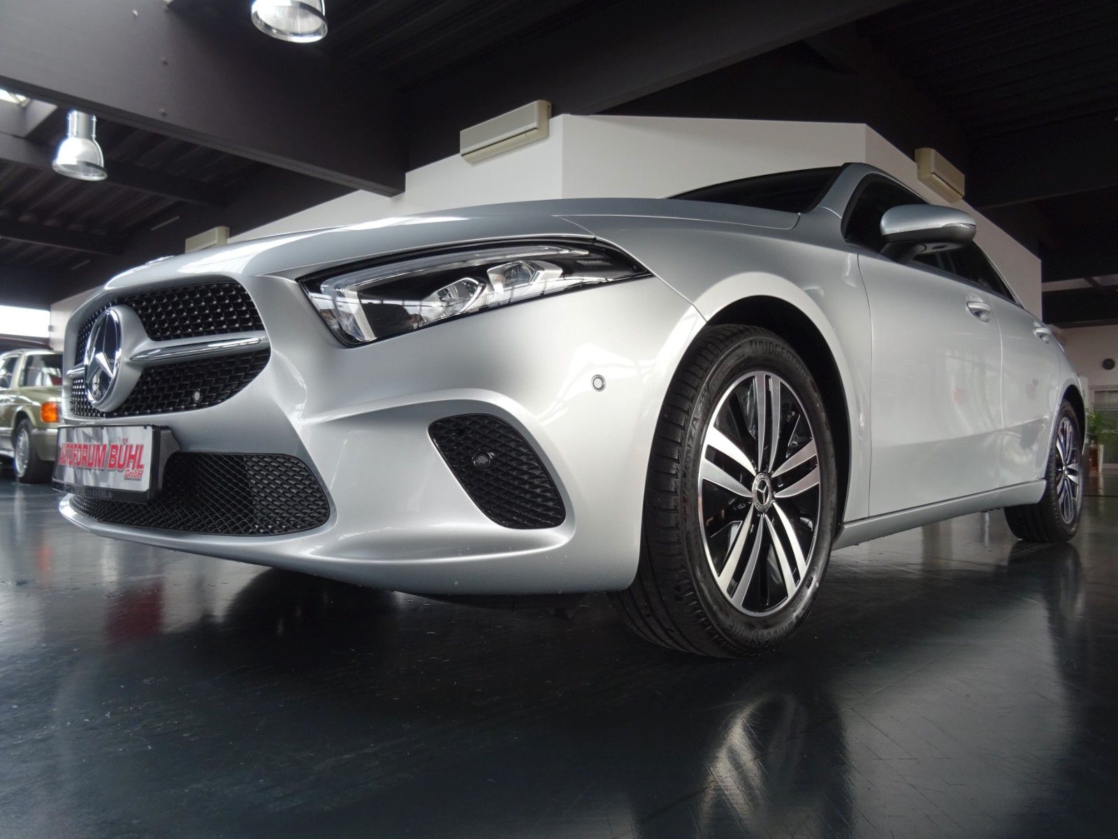 MERCEDES-BENZ A 180 d Style/ Autom/ Navi/ LED/ PDC+Kamera/ AHK