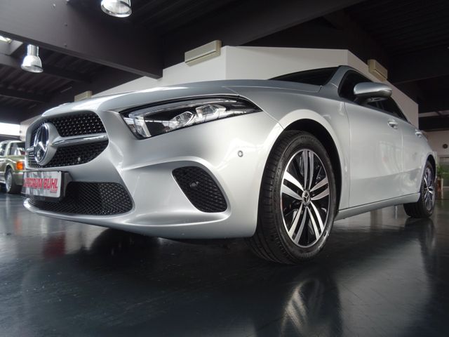 MERCEDES-BENZ A 180 d Style/ Autom/ Navi/ LED/ PDC+Kamera/ AHK