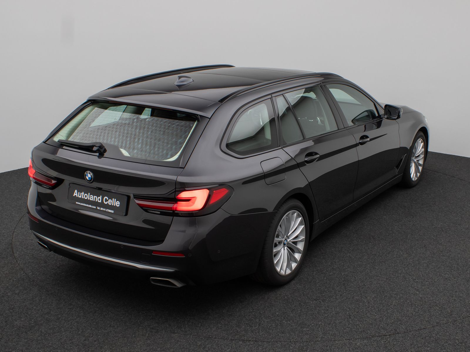 Fahrzeugabbildung BMW 530d xD  LuxuryLine Pano 360°HUD DAB H/K Massage