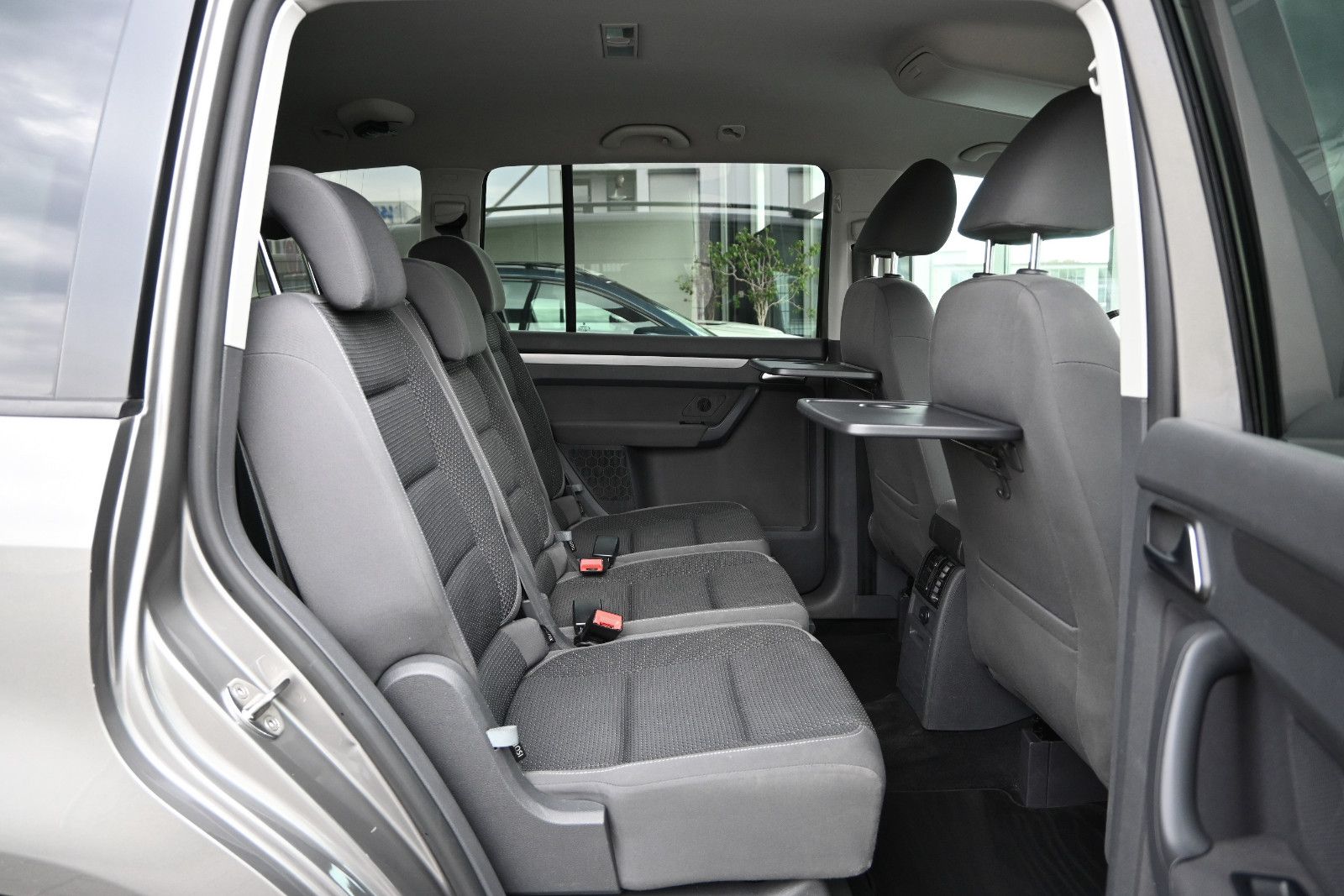 Fahrzeugabbildung Volkswagen Touran 1.6 TDI Comfortline °7-SITZE°KAMERA°02.28