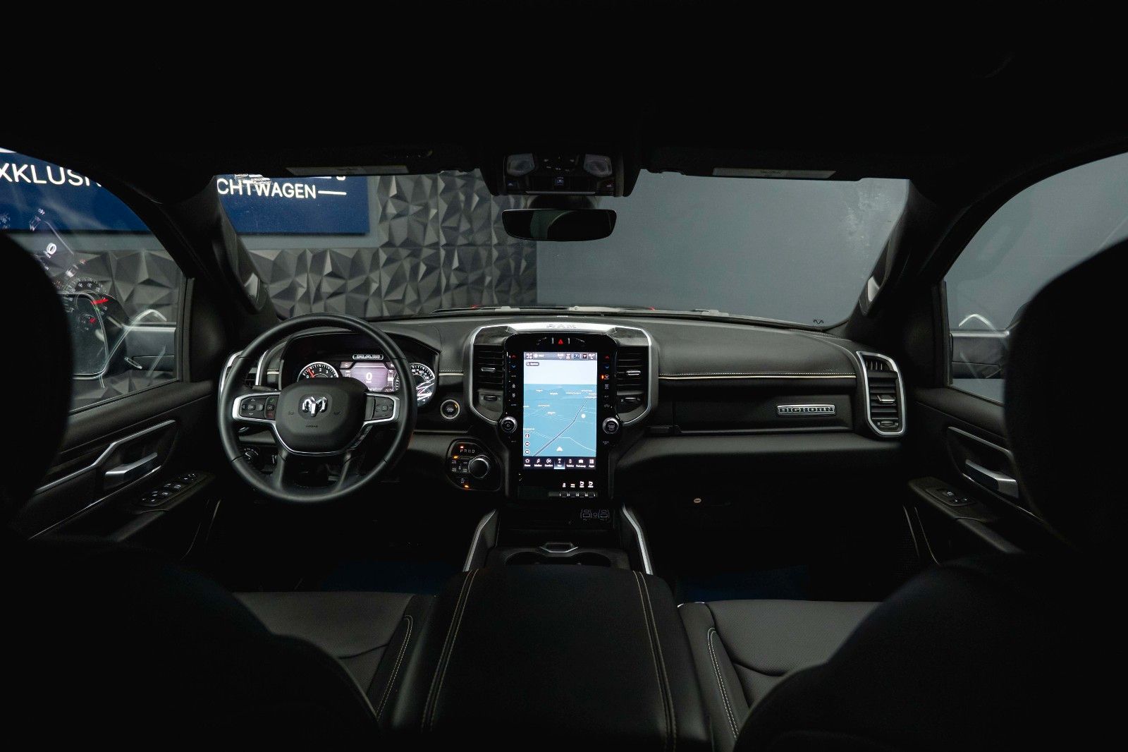 Fahrzeugabbildung Dodge RAM 5.7 V8 HEMI 4x4 LIMITED Style Night-Edition