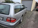 Mercedes-Benz E 320 T 4MATIC ELEGANCE Elegance - gebrauchte Mercedes-Benz E 320 aus dem Jahr 2000