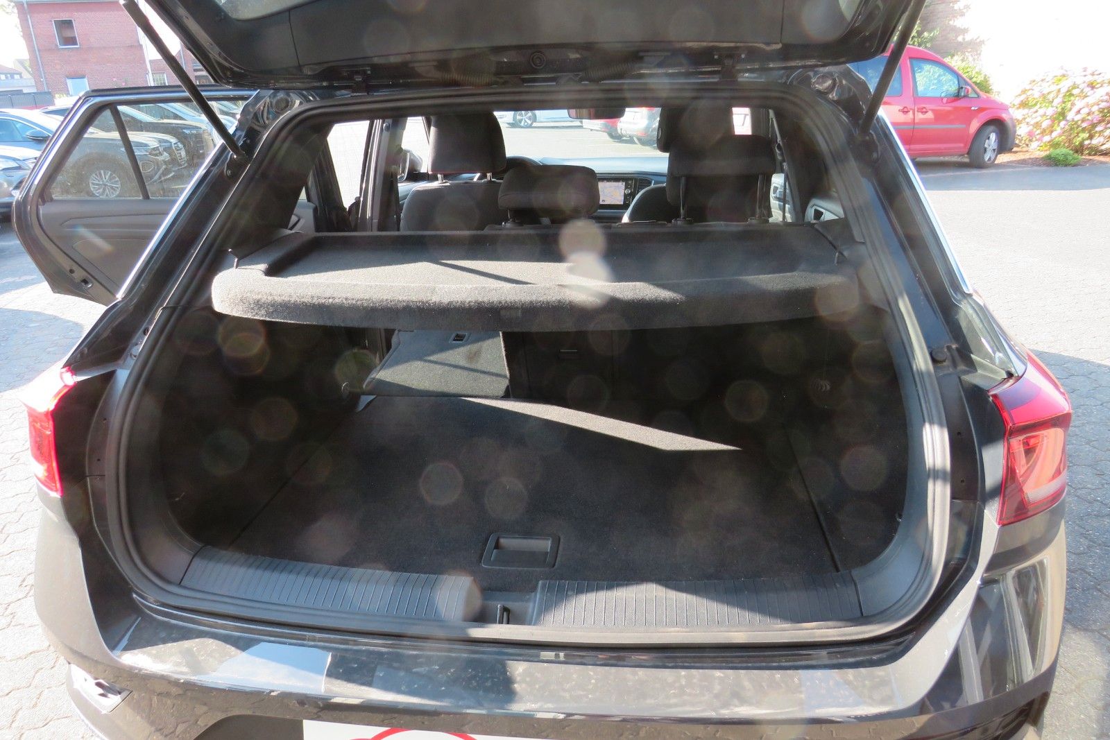 Fahrzeugabbildung Volkswagen T-Roc Sport ACC LED PDC NAVI DAB 1.HAND