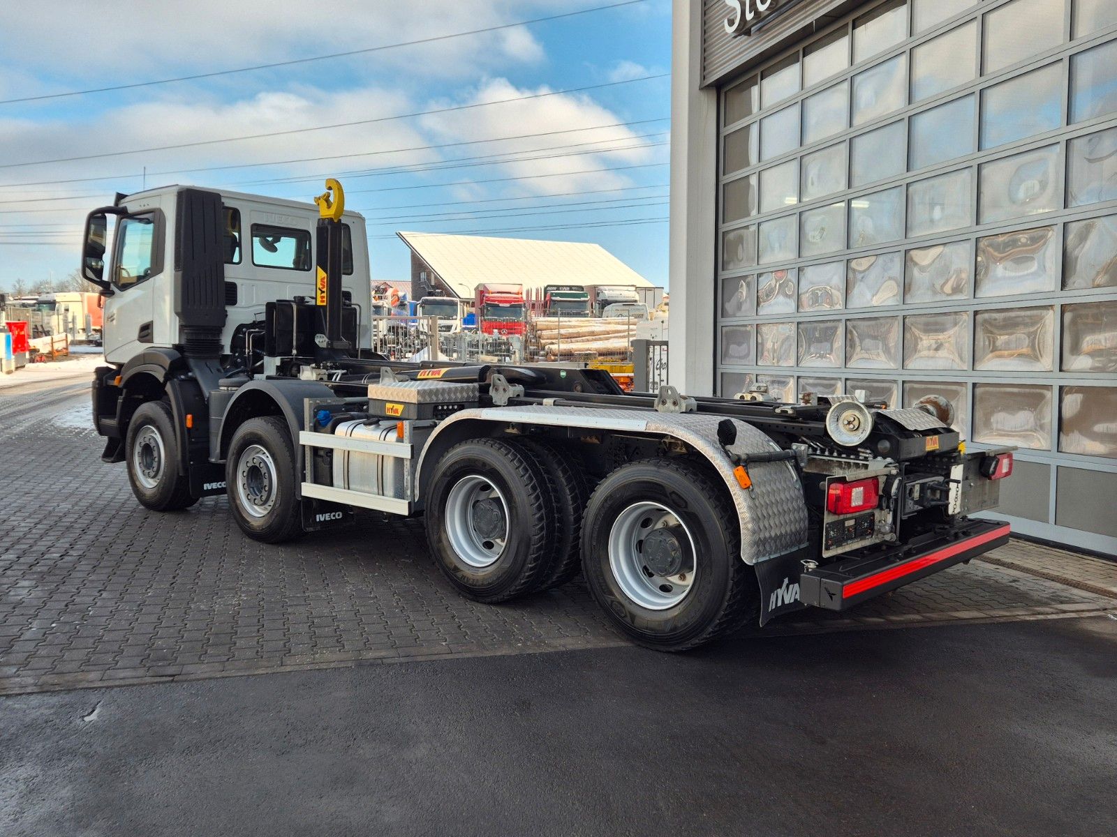 Fahrzeugabbildung Iveco X-Way 480 8x4 Abrollkipper