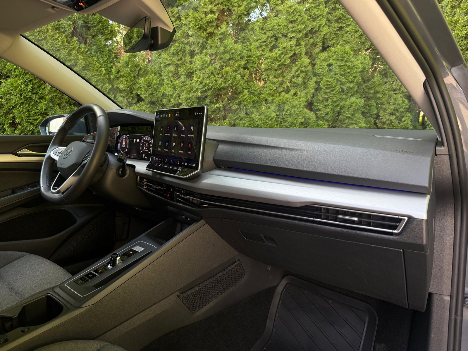 Fahrzeugabbildung Volkswagen Golf Lim. 2.0 TDI DSG Goal LED+KAM+ACC+SHZ+CARPL