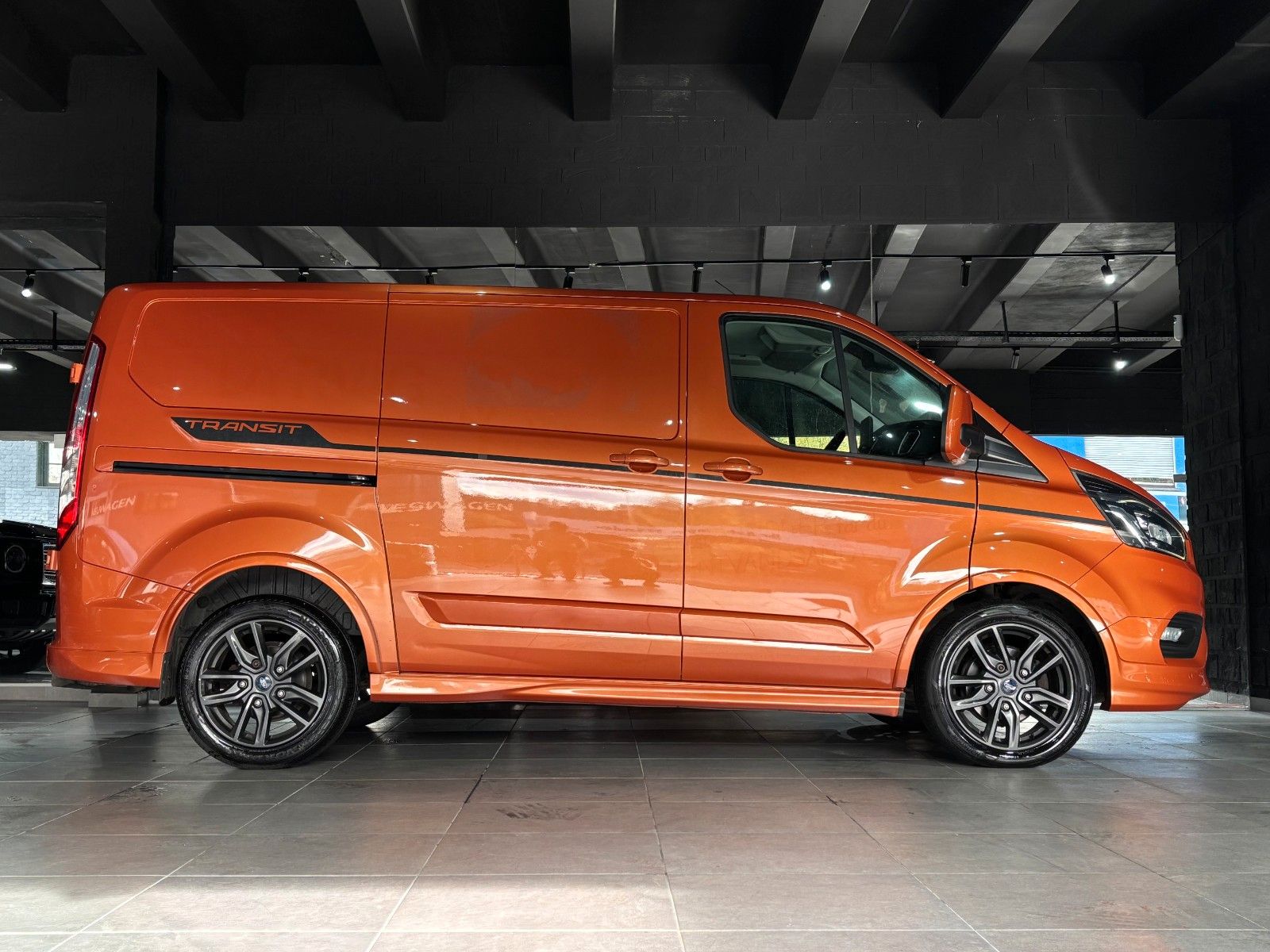 Fahrzeugabbildung Ford Transit Custom Kasten 290 L1 Sport*LED*Standheiz