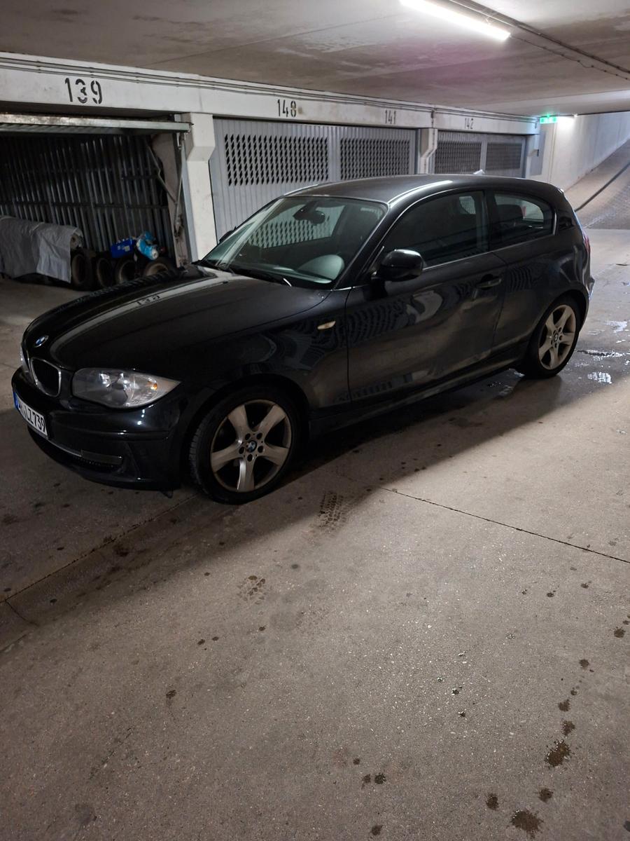 BMW 116 2010 — rear view