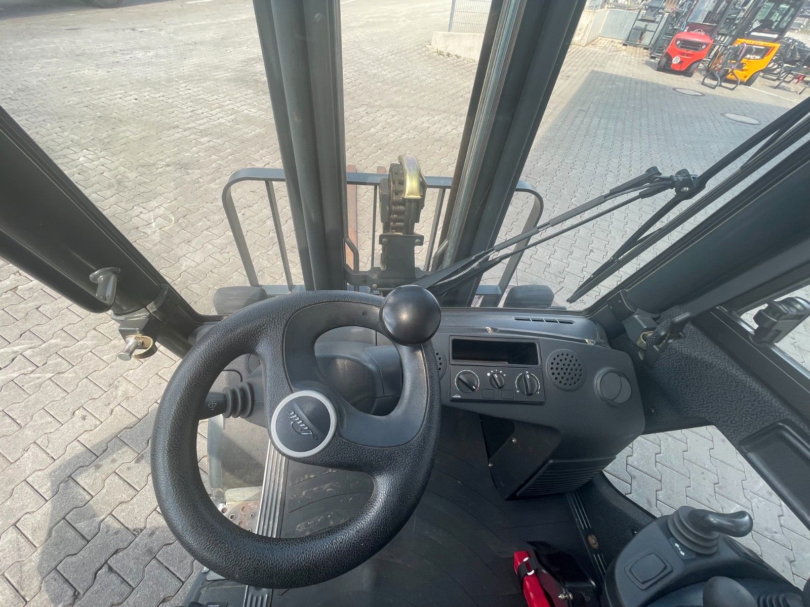 Fahrzeugabbildung Linde H20D-02/600 / Triplex 4,6m / 1.332h / Diesel