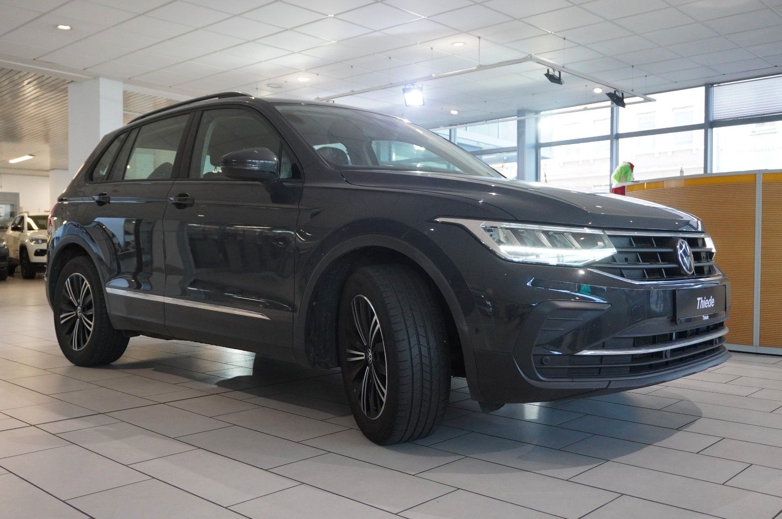 Fahrzeugabbildung Volkswagen Tiguan Life 1.4 e-HYBRID NAVI/LED/KAMERA/SH/VIRT