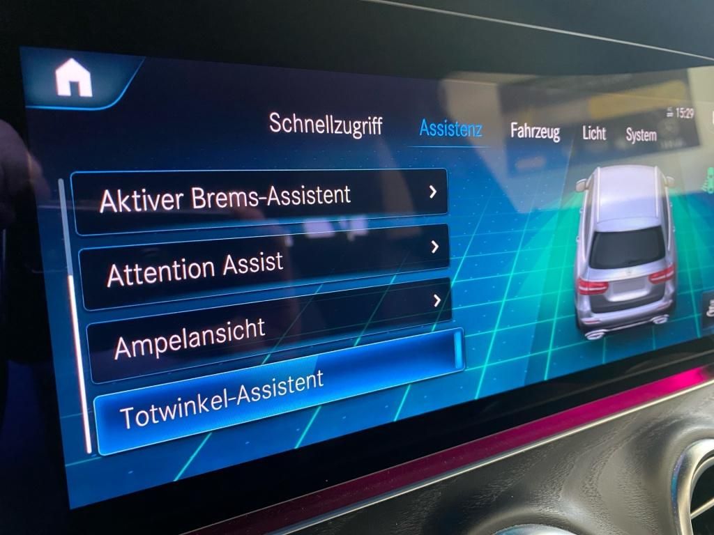 Fahrzeugabbildung Mercedes-Benz E 200 T AMG+AHK+MBUX-HighEnd+SHD+LED+Totwinkel