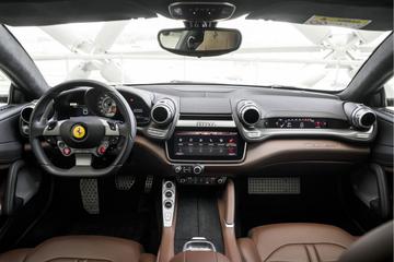 صورة مصغرة 36 لـ 2017 Ferrari GTC4LUSSO