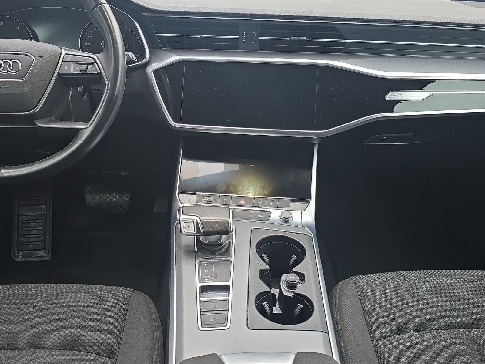 Fahrzeugabbildung Audi A6 Avant 40 TDI LED+KAMERA+NAVI+PDC+AHK+SHZ