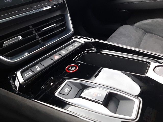 Fahrzeugabbildung Audi RS e-tron GT quattro PANO StdHz Matrix HuD 21"