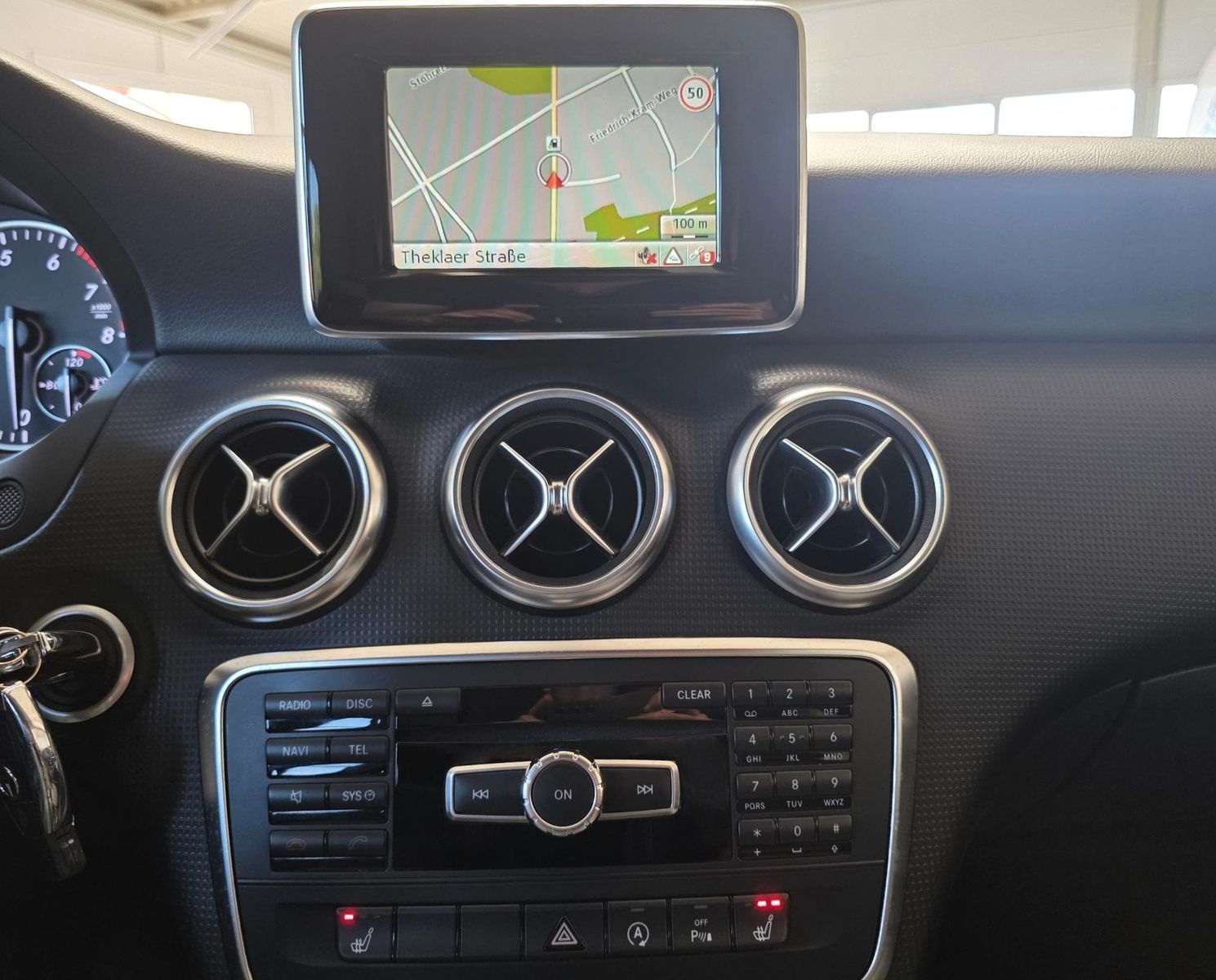 Fahrzeugabbildung Mercedes-Benz A 180 Style/Xenon/Navi/Memory/Kamera/SunSet