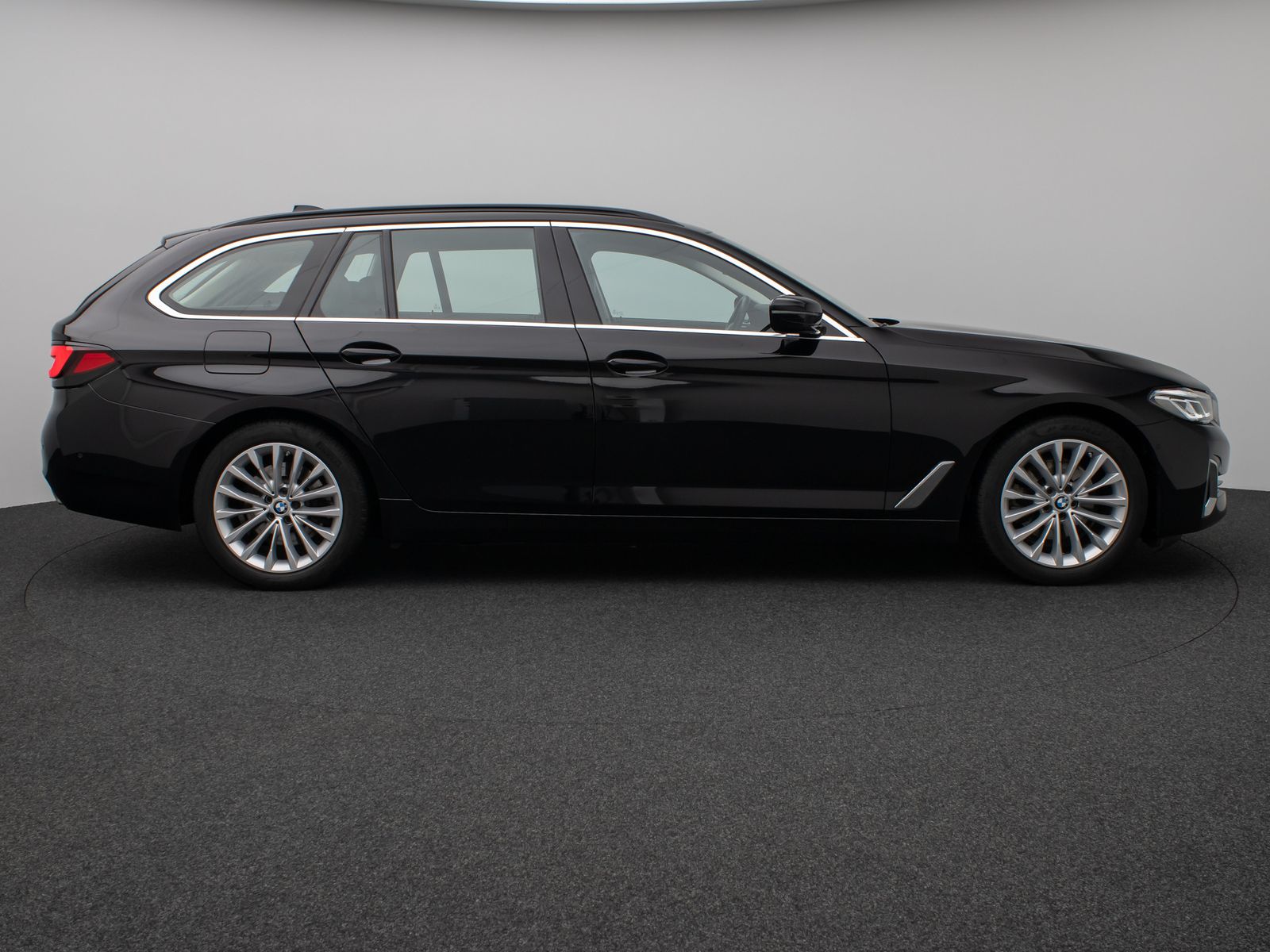 Fahrzeugabbildung BMW 520d Luxury Line Kamera DAB AHK Fernlichtassist