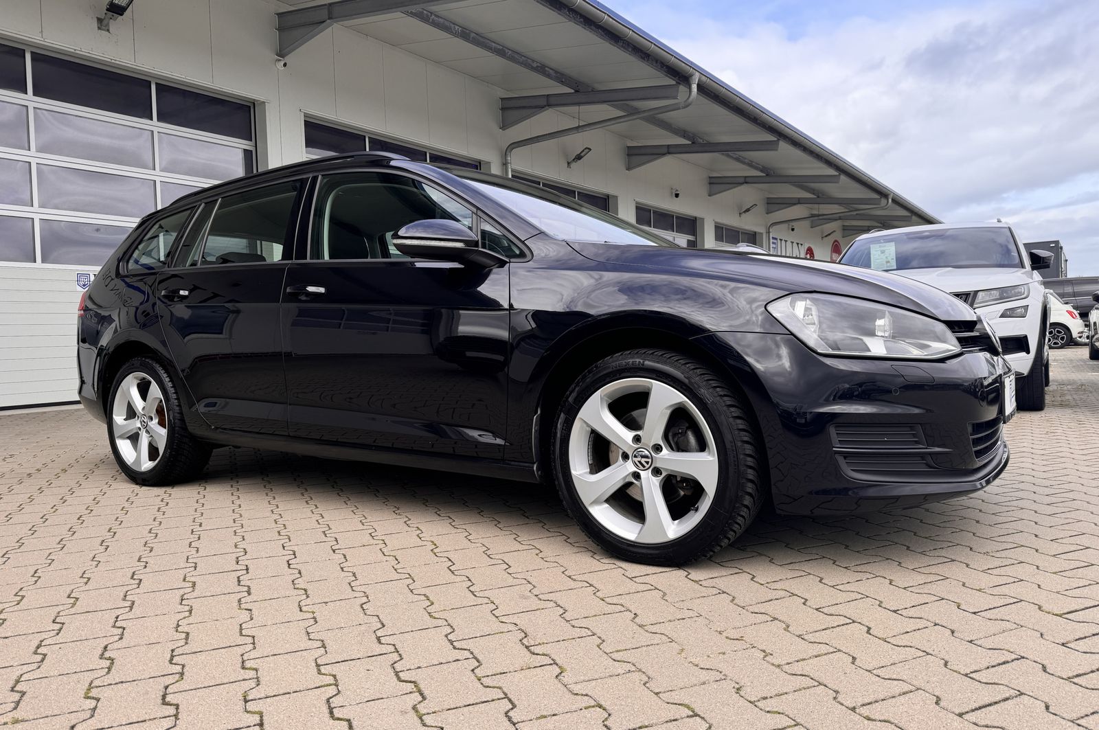 Fahrzeugabbildung Volkswagen Golf 1.6 TDI*Trendline*Temp*PDC*Klima*MFL*Navi*