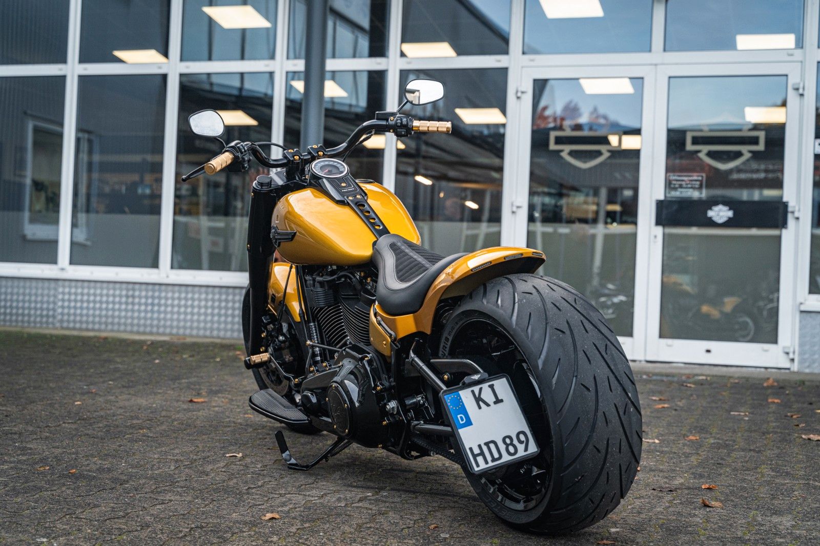 Fahrzeugabbildung Harley-Davidson GOLD DARK FAT BOY FLFBS 114 MY24 - JEKILL&HYDE -