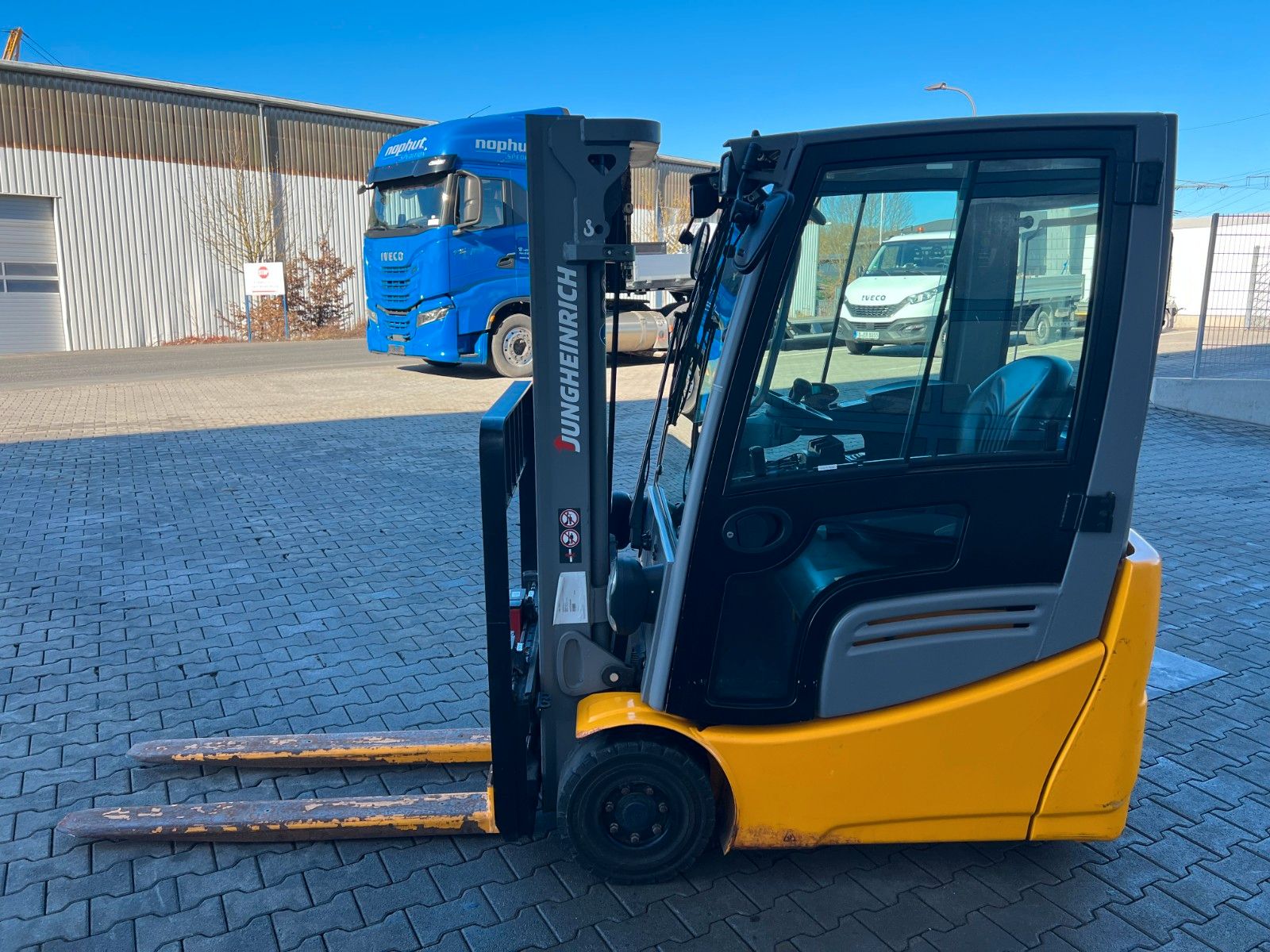 Fahrzeugabbildung Jungheinrich EFG 215 / Triplex: 4.25m! / SS / nur 995h! Waage