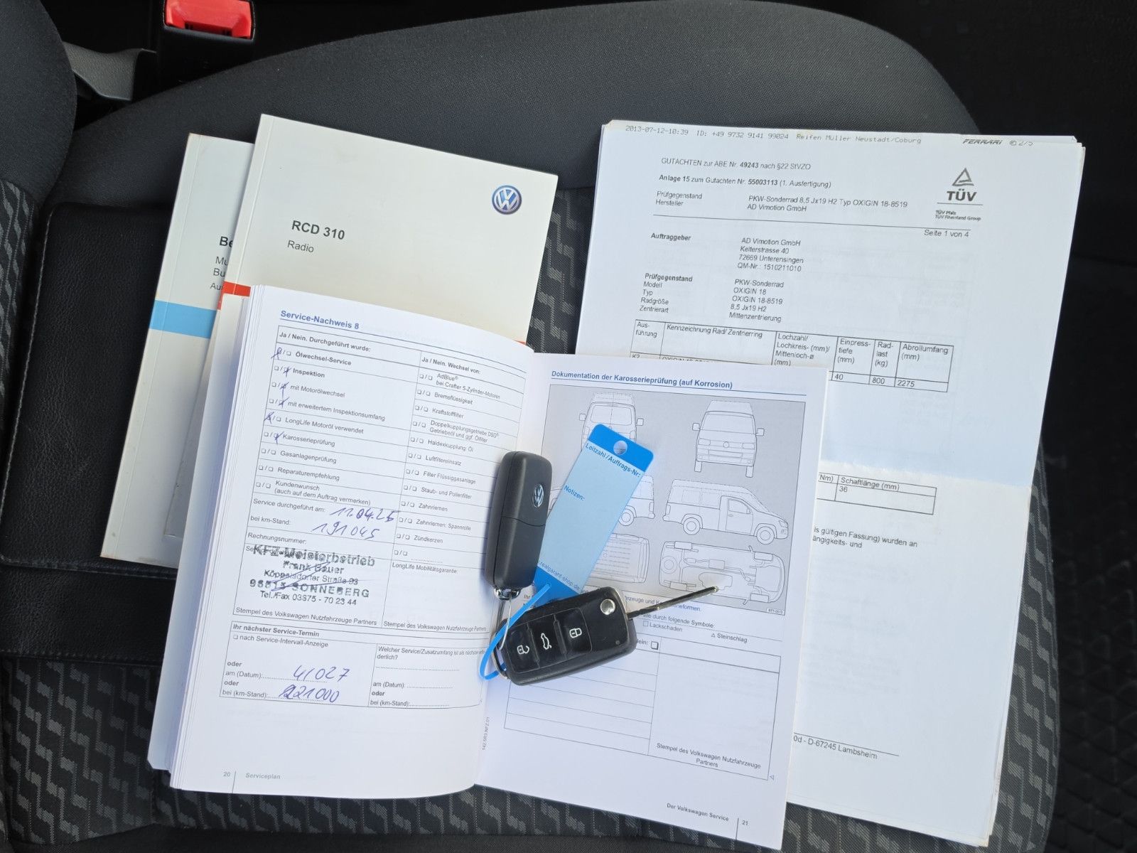 Fahrzeugabbildung Volkswagen T5 Transporter Bus Caravelle Trendline Aus 1Hand