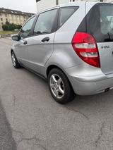Mercedes-Benz Schönes kleines Auto - : Kleine