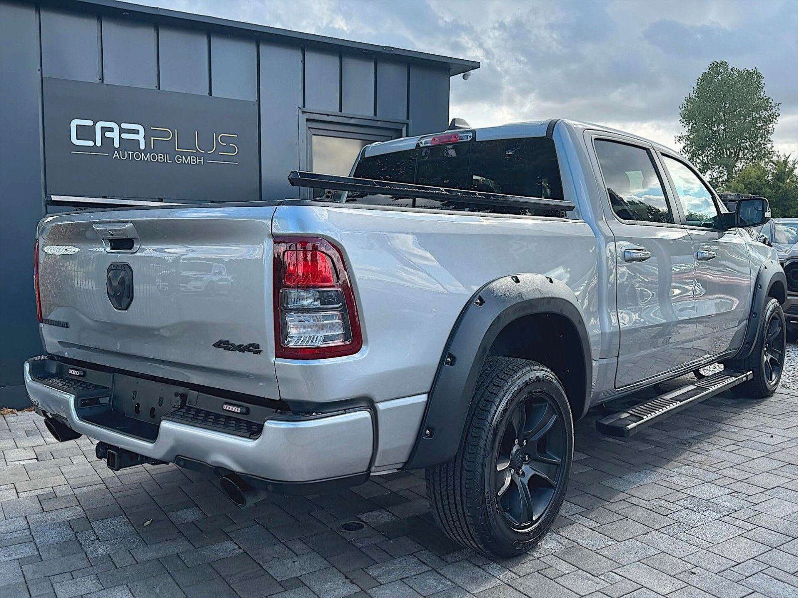 Fahrzeugabbildung Dodge RAM 5.7 V8 HEMI NightEdition OFFROAD CrewCab 4x4