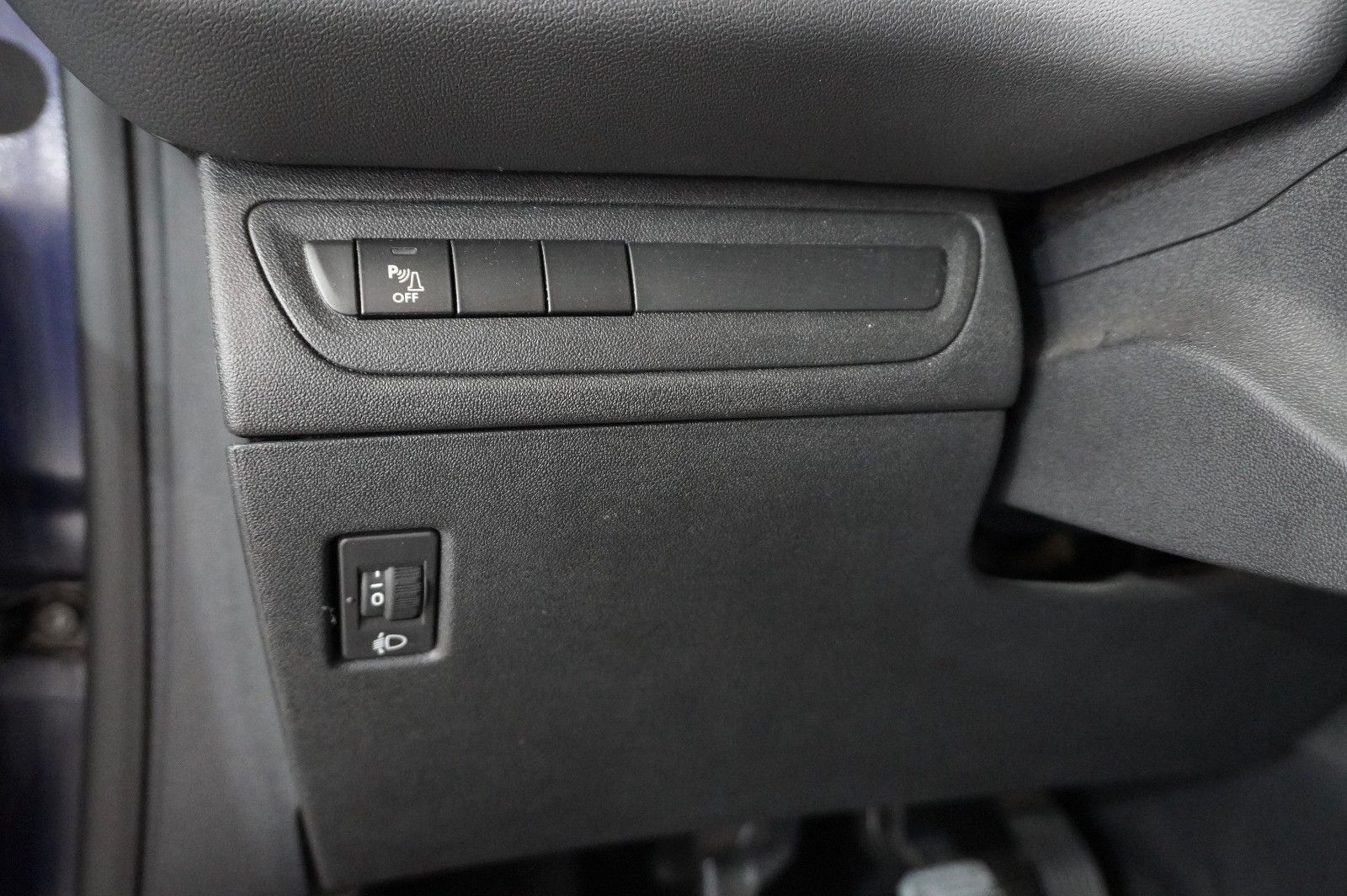 Fahrzeugabbildung Peugeot 208 LIM. 1.2 ACTIVE NAVI/LED/KLIMA/SHZ/PDC/TEMP