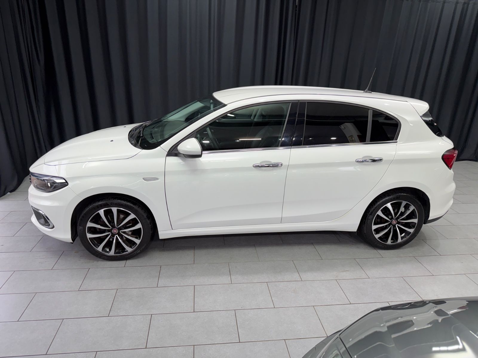 Fahrzeugabbildung Fiat Tipo Lounge |AHK|RF-CAM|LED|LEDER|NAVI