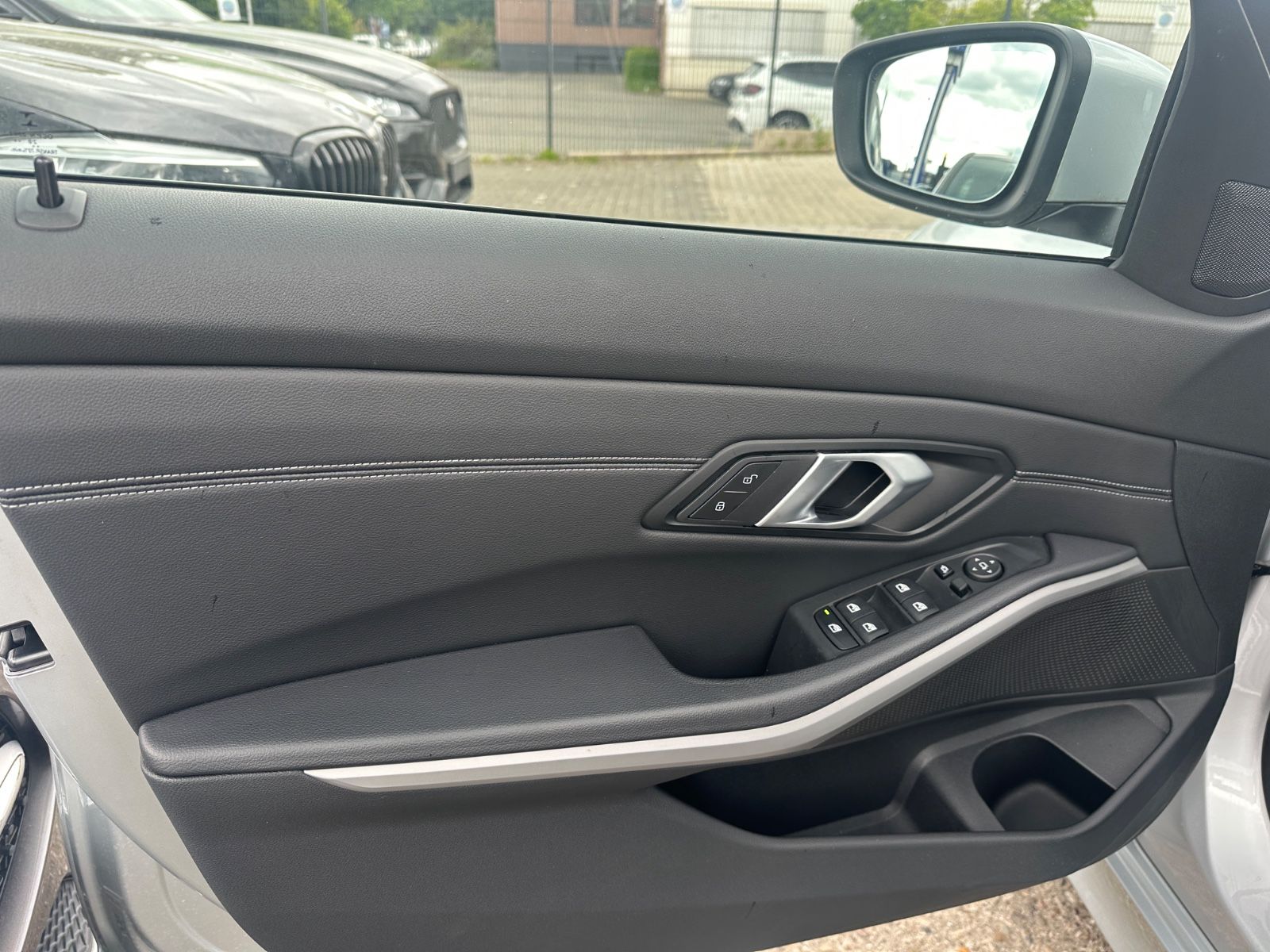 BMW 318 d Advantage/Leder/Navi/Kamera/LED/1Hand foto 10