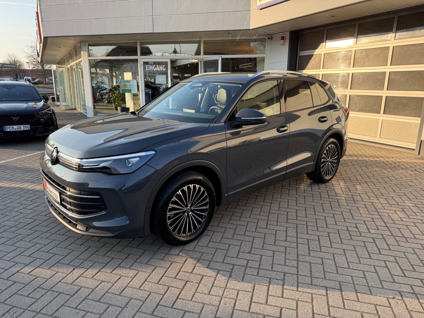 Fahrzeugabbildung Volkswagen Tiguan 1.5 eTSI 110 kW Life Navi Digitales Cockp