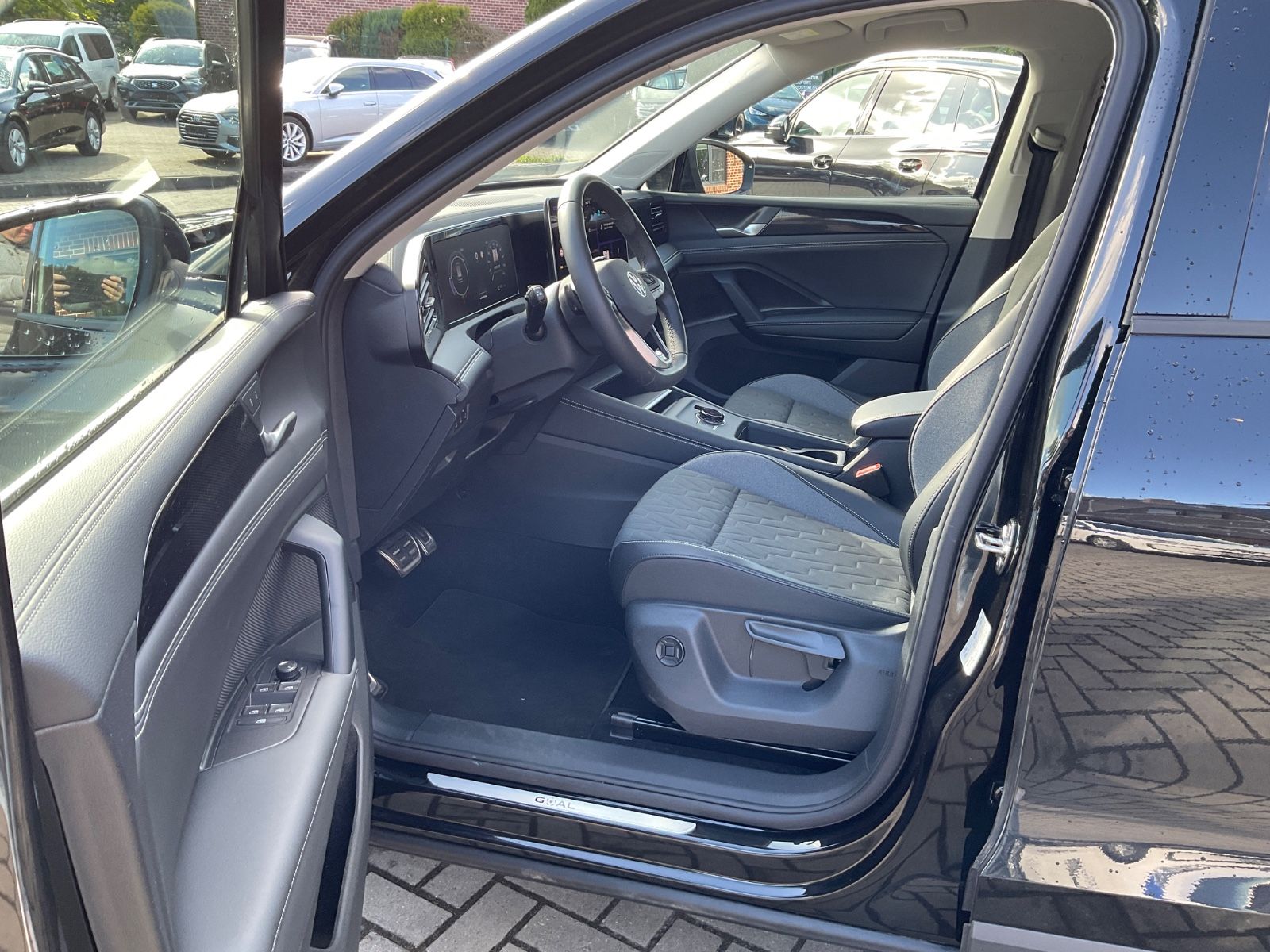 Fahrzeugabbildung Volkswagen Tiguan 2.0 TDI DSG GOAL,AHK,IQLight,Navi,ACC,Kam