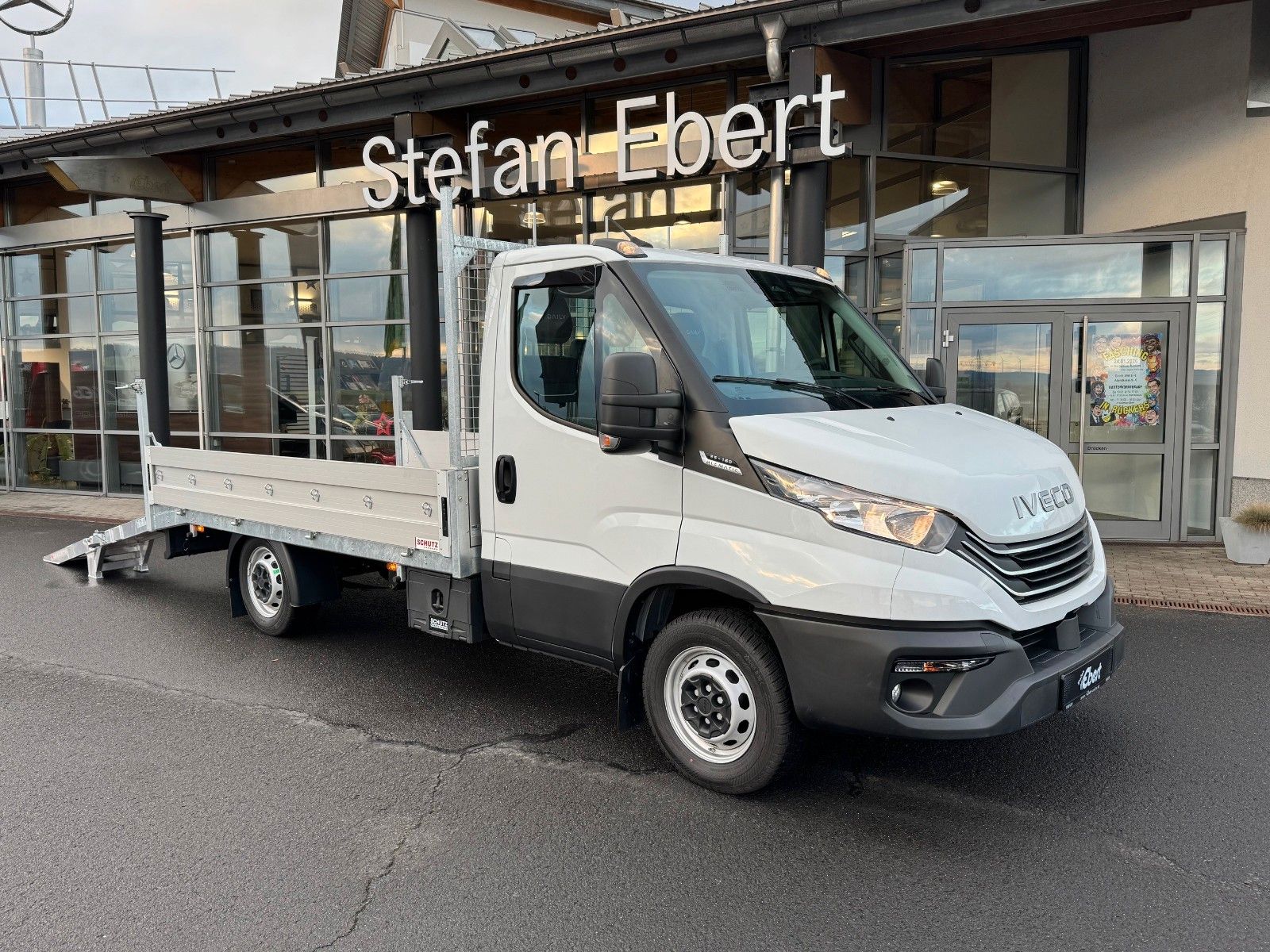 Fahrzeugabbildung Iveco Daily 35S16 HA8 *Rampen*L3.500mm*Automatik*AHK*
