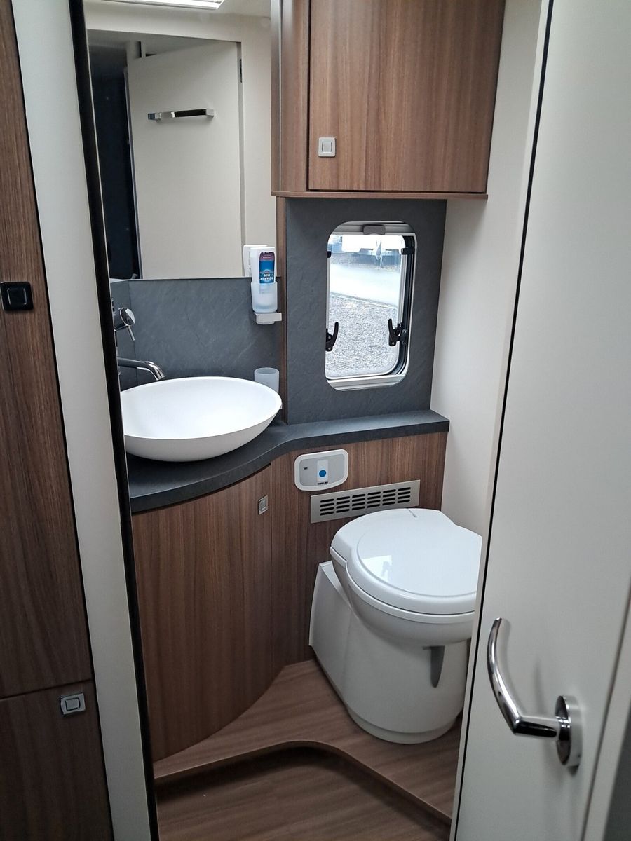 Fahrzeugabbildung Eura Mobil Contura CT 766 EF Luminary Paket, Markise