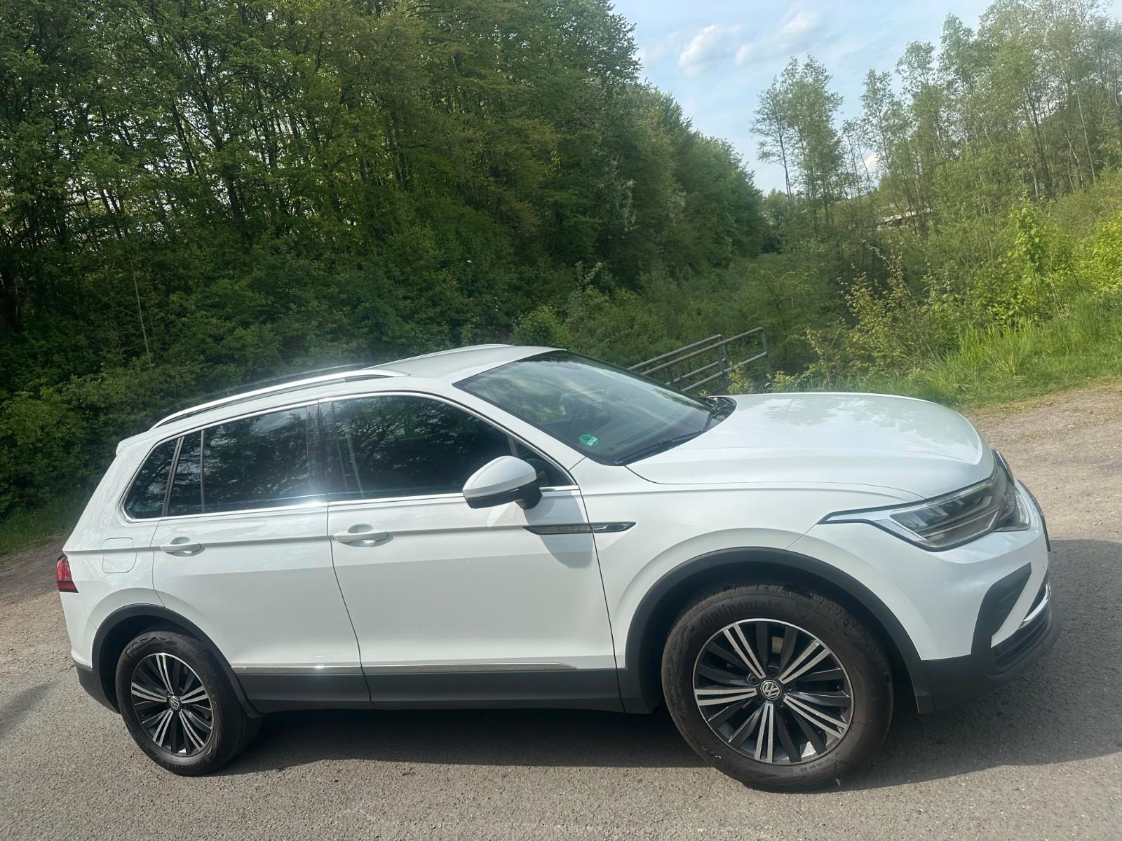 Volkswagen Tiguan Life 4Motion DSG LED AHK 1-Hand